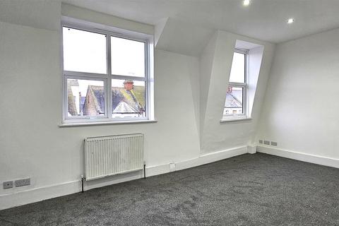 3 bedroom flat to rent, Surrey Road, Cliftonville, Margate