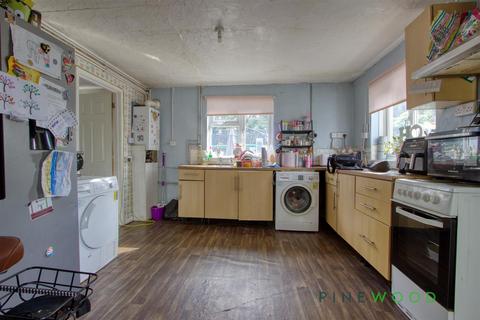 undefined, Yew Tree Avenue, Mansfield NG19