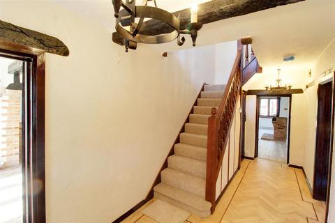 5 bedroom detached house to rent, Brookmans Avenue, Brookmans Park AL9