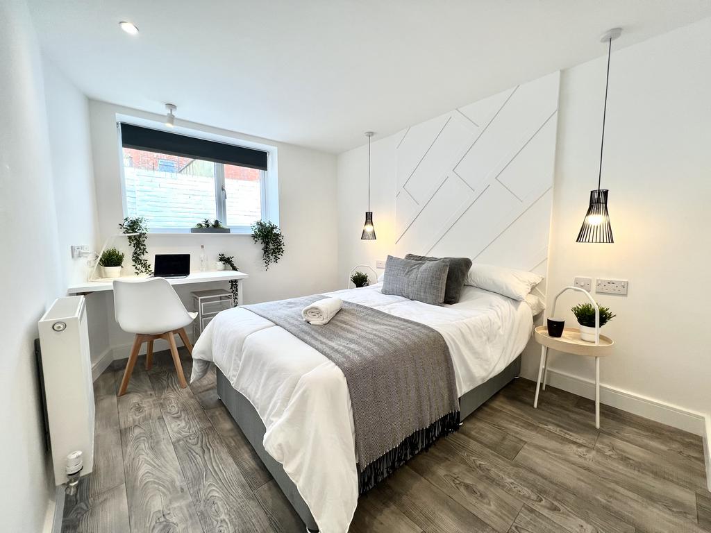 Bedroom of similar size and layout
