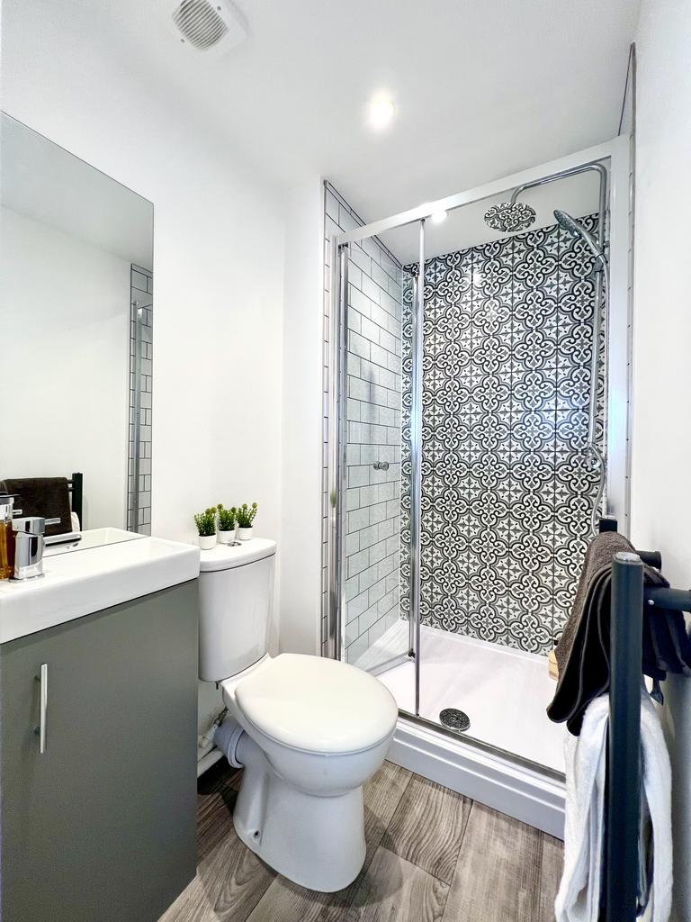 En Suite of Similar size and layout