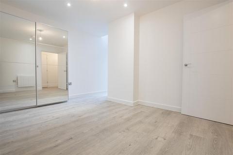 2 bedroom flat to rent, Edinburgh Gate, Harlow CM20
