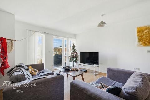 3 bedroom apartment for sale, St Clements Avenue, London
