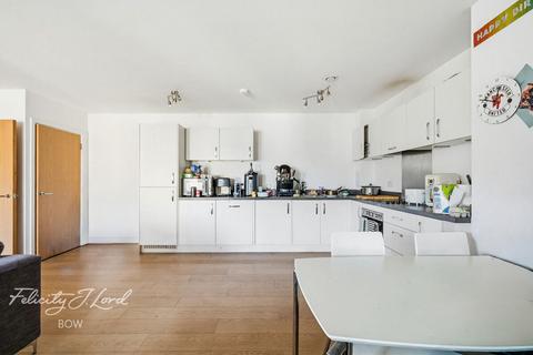 3 bedroom apartment for sale, St Clements Avenue, London