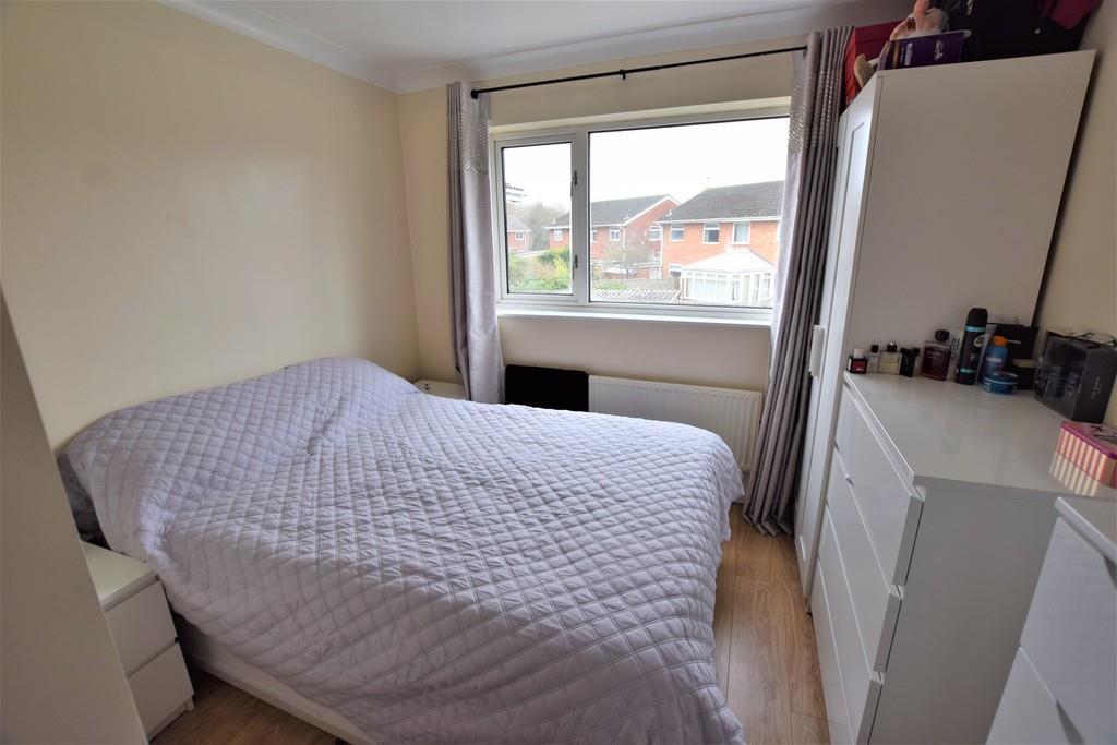 Bed 1.jpg