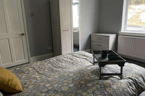 4 bedroom house of multiple occupation to rent, Troy Road, Morley LS27