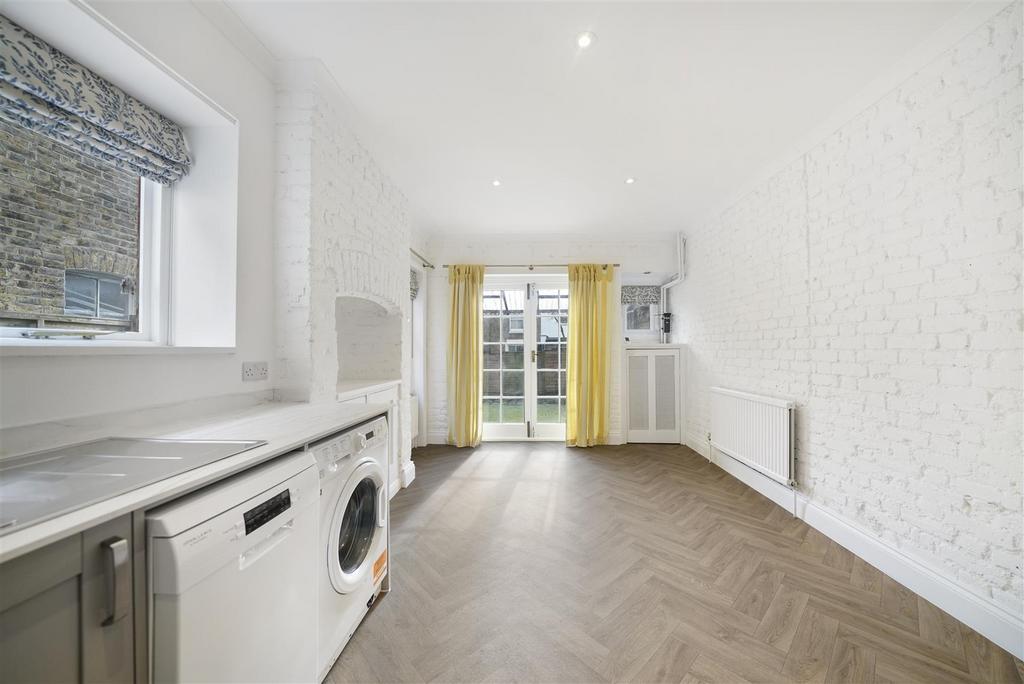 Sizeable eat in Kitchen/ding room