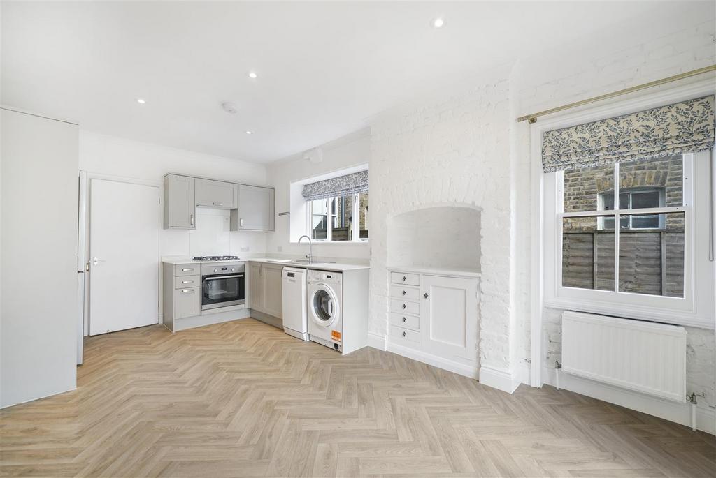 Sizeable eat in Kitchen/ding room