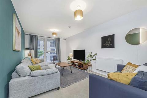 3 bedroom flat for sale, Loughborough Park, London SW9