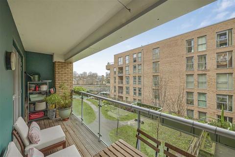 3 bedroom flat for sale, Loughborough Park, London SW9