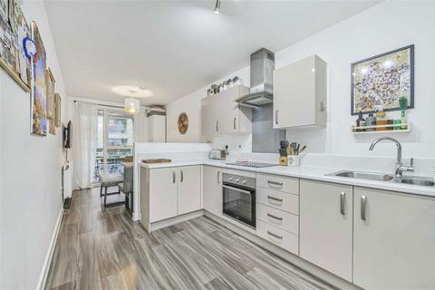 3 bedroom flat for sale, Loughborough Park, London SW9