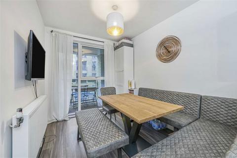 3 bedroom flat for sale, Loughborough Park, London SW9
