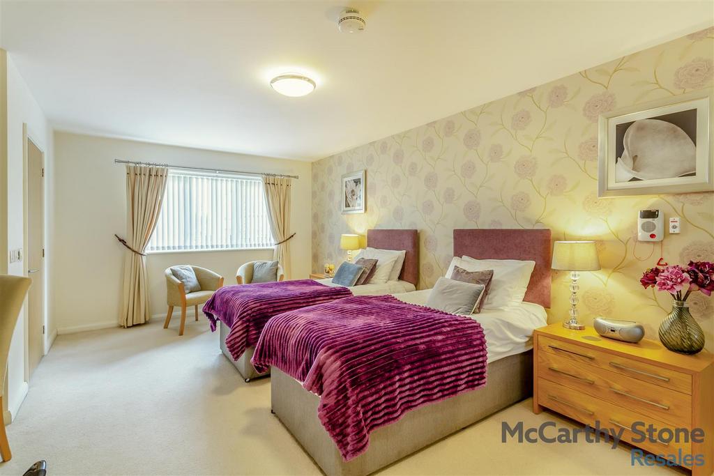 8677309-interior04.jpg