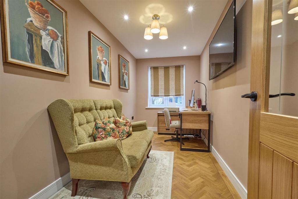 Home Office/Playroom to Front