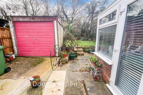 2 bedroom bungalow for sale, Beverley Rise, Billericay, Essex