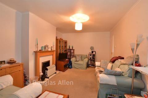 2 bedroom bungalow for sale, Beverley Rise, Billericay, Essex