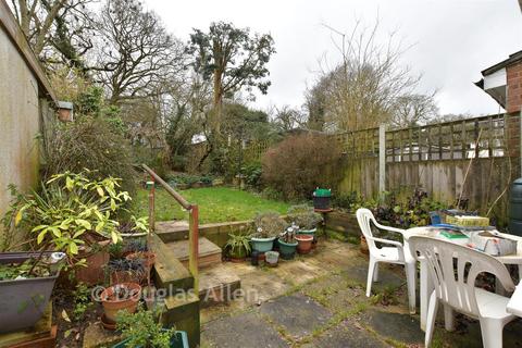 2 bedroom bungalow for sale, Beverley Rise, Billericay, Essex