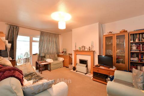 2 bedroom bungalow for sale, Beverley Rise, Billericay, Essex