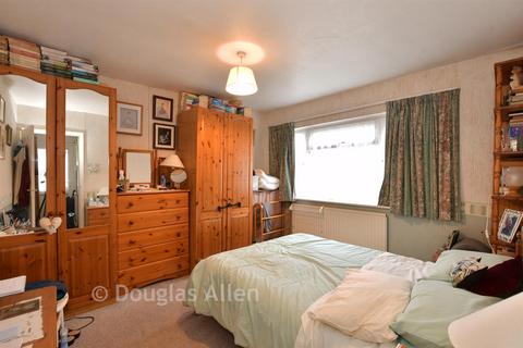 2 bedroom bungalow for sale, Beverley Rise, Billericay, Essex