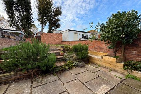 3 bedroom semi-detached house to rent, Blakeland Rd B44 8AS