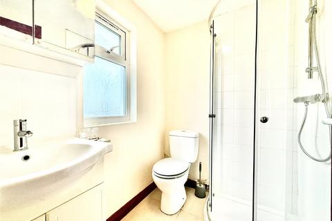 4 bedroom terraced house to rent, Goldsmith Avenue, London NW9