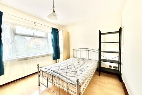 4 bedroom terraced house to rent, Goldsmith Avenue, London NW9