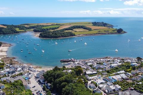 4 bedroom semi-detached house for sale, 175 yards from St Mawes Waterfront.