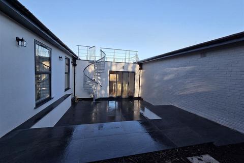 undefined, Chelsworth Drive, London