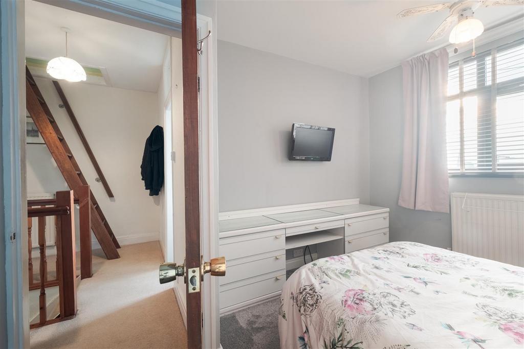 217 Ainslie Street (3 of 19).jpg