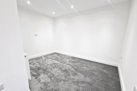 1 bedroom flat to rent, 58 Hamilton Avenue, Barkingside, Essex, IG6 1AD, UK