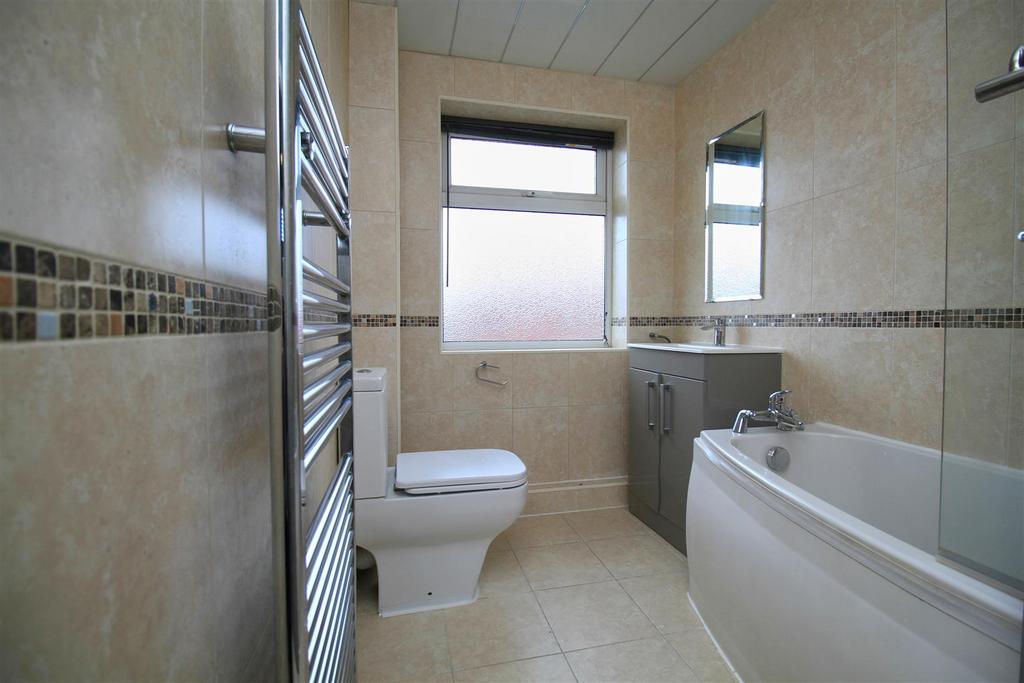 Bathroom..jpg