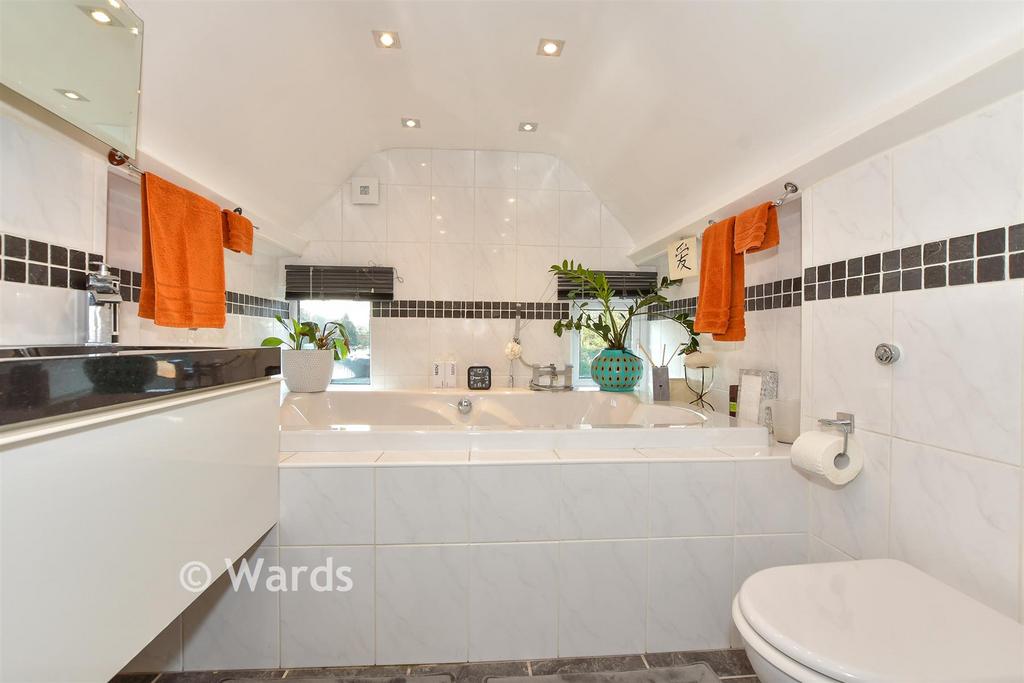 En-Suite Bathroom