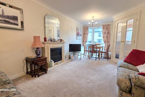 2 bedroom flat for sale, Leicester Road, New Barnet EN4