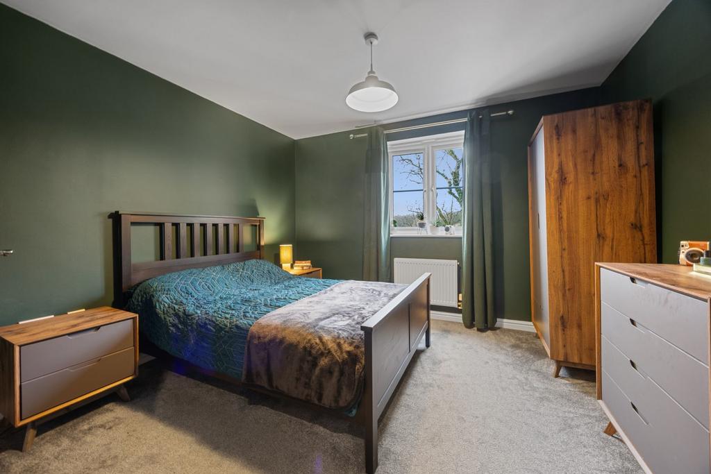 King size bedroom