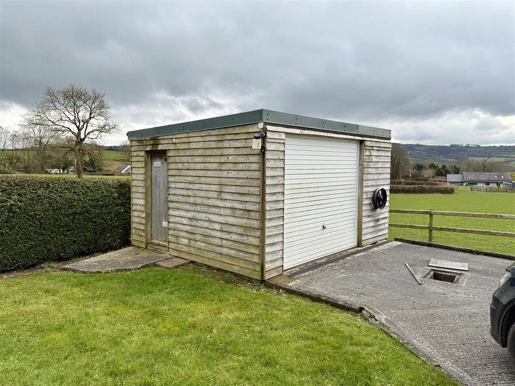 Garage/workshop