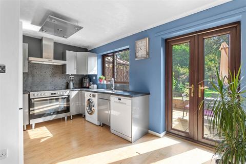 4 bedroom semi-detached house to rent, Glenmore Drive, Coventry