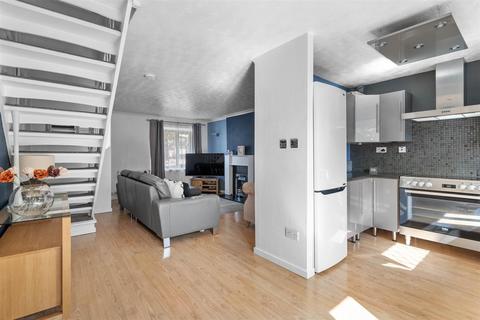 4 bedroom semi-detached house to rent, Glenmore Drive, Coventry