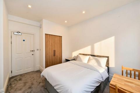 Studio to rent, Fulham Road, Chelsea, SW3