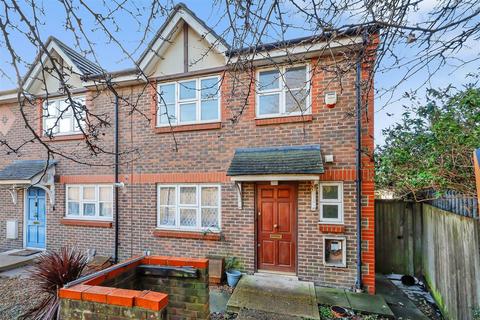 4 bedroom end of terrace house for sale, Yeats Close, London NW10