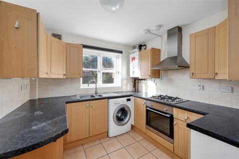 4 bedroom end of terrace house for sale, Yeats Close, London NW10