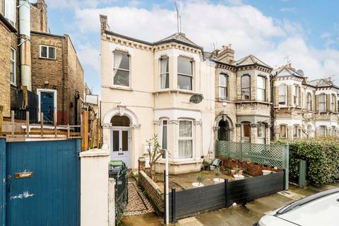3 bedroom flat to rent, Arminger Road, London W12