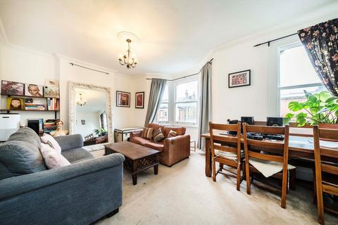 3 bedroom flat to rent, Arminger Road, London W12