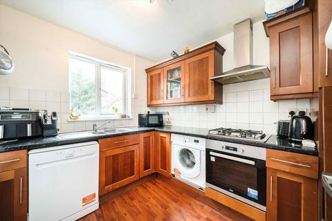 3 bedroom flat to rent, Arminger Road, London W12