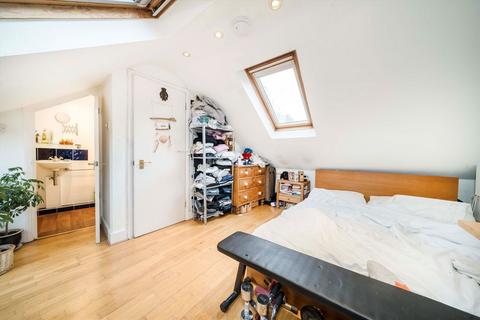 3 bedroom flat to rent, Arminger Road, London W12
