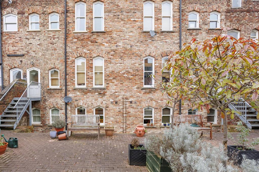Flat 7 10 Wenlock Terrace  3.jpg