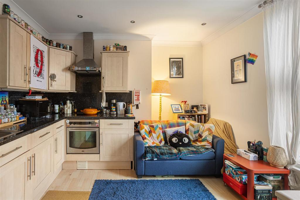 Flat 7 10 Wenlock Terrace 4.jpg