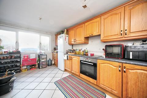 3 bedroom end of terrace house for sale, Thrales Close, Luton, Bedfordshire, LU3
