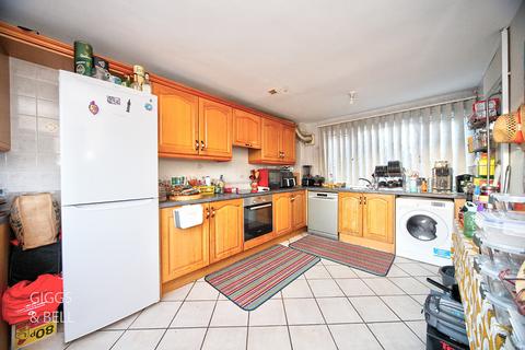 3 bedroom end of terrace house for sale, Thrales Close, Luton, Bedfordshire, LU3