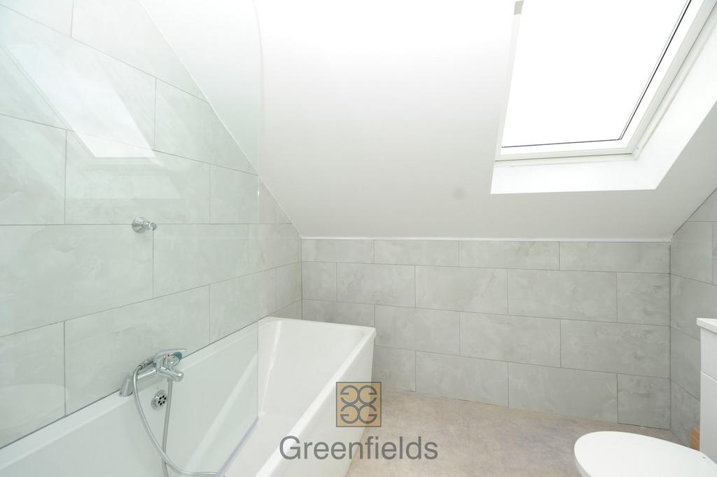 Bathroom (upstairs)