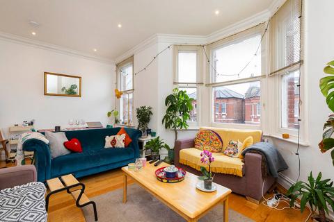 3 bedroom flat to rent, Ebbsfleet Road, London NW2